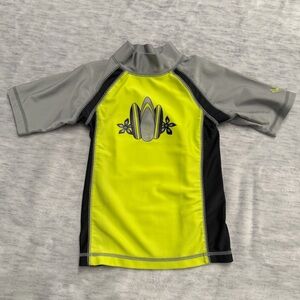 10/20$ UV Skinz toddler rashguard size 3T